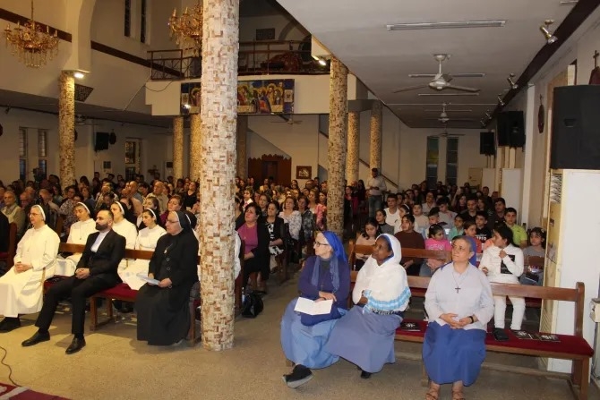 An evening of Marian hymns in Baghdad to celebrate the end of the month of the Rosary.