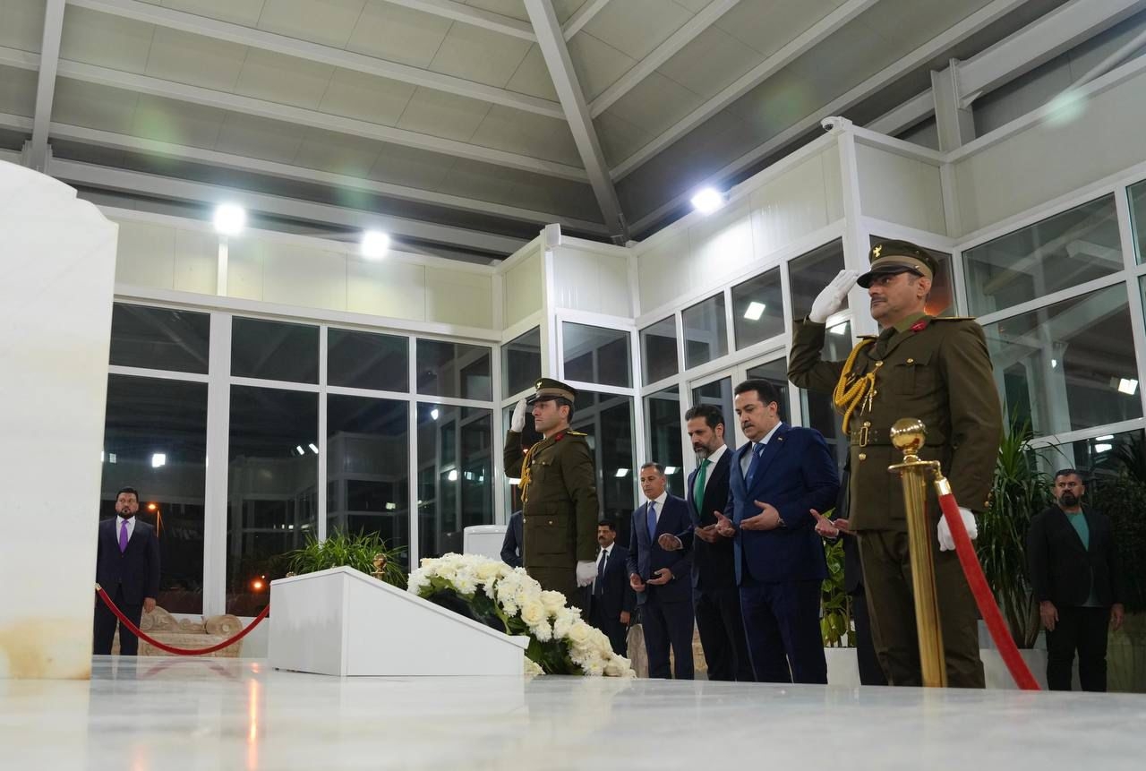 Prime Minister Mr. Mohammed Shia Al-Sudani lays a wreath on the tomb of former President Jalal Talabani in Sulaymaniyah