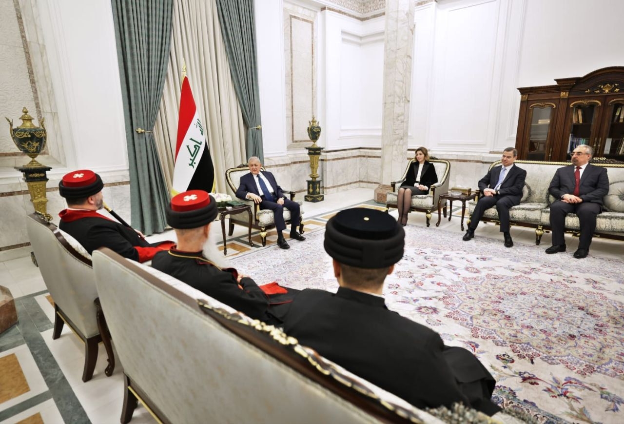 In the presence of the Minister of Migration the President of the Republic receives the Patriarch of the Ancient Church of the East in Iraq and the World.