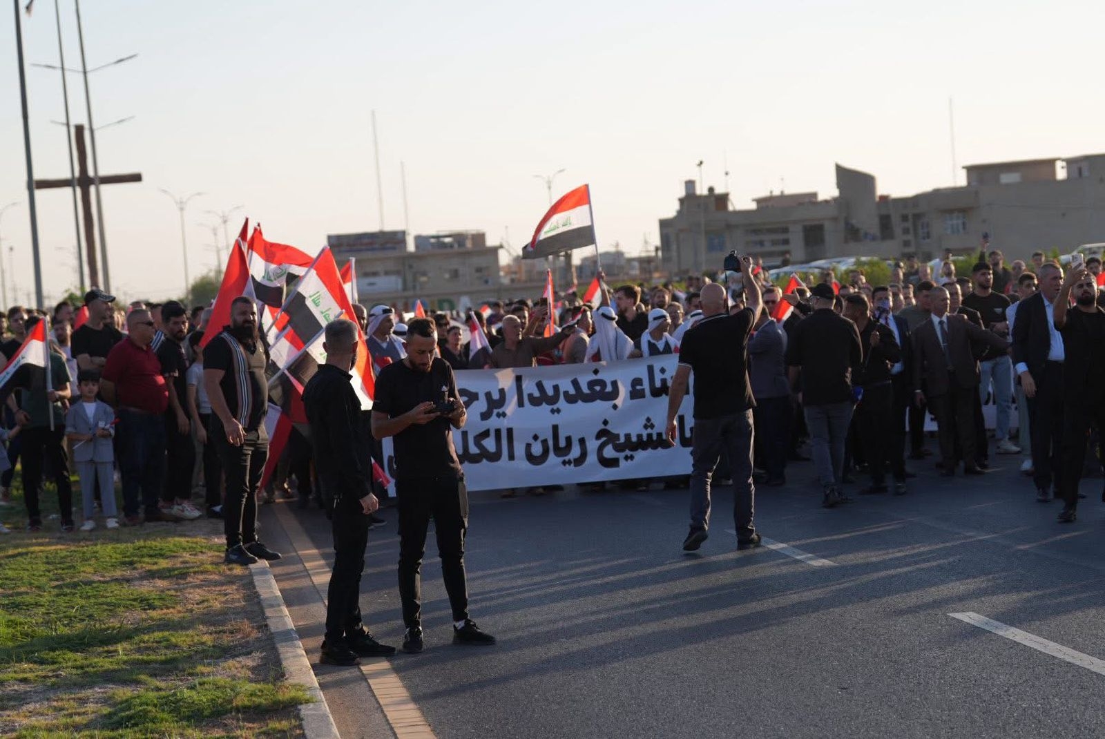Citizens of Hamdaniya (Baghdad) Welcome Mr. Rayan Al-Kildani with Cheers.